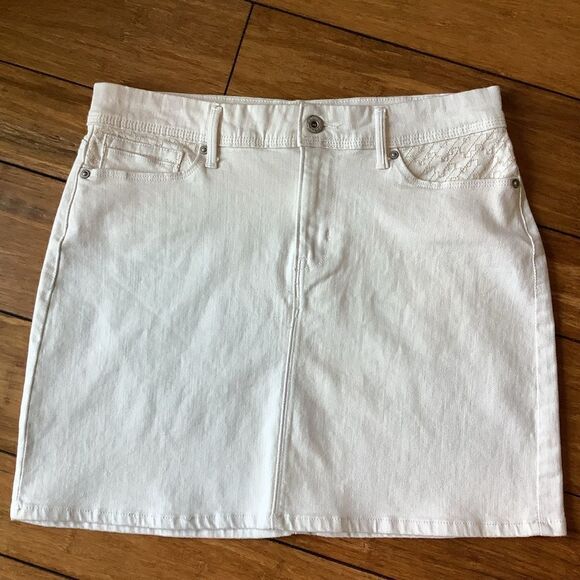 Levi’s Denim Mini Skirt - Picture 1 of 2